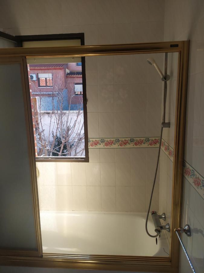Habitacion Privada Triple Tolède Extérieur photo